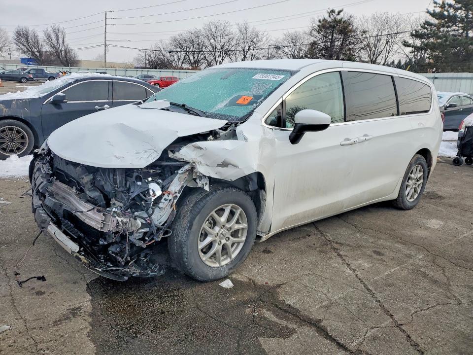 CHRYSLER VOYAGER 2022 with VIN 2C4RC1CG1NR103423 - Photo from auction