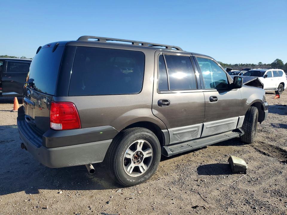 Photo 3 from auction – 2005 FORD EXPEDITION with VIN 1FMFU155X5LA86346