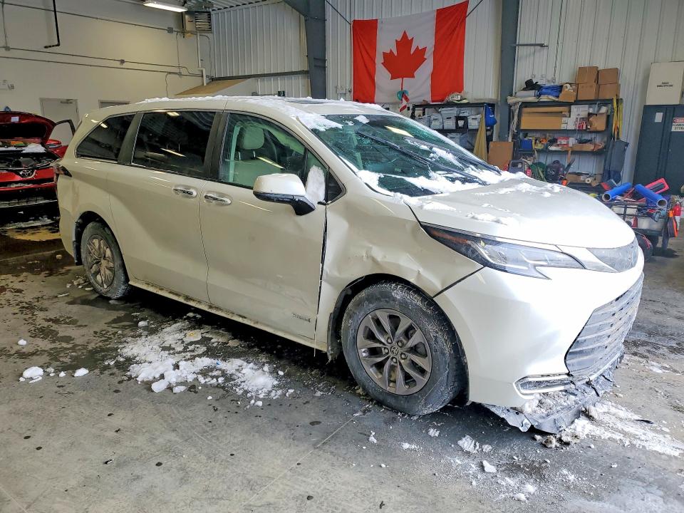 Photo 4 from auction – 2021 TOYOTA SIENNA with VIN 5TDGRKEC0MS009836