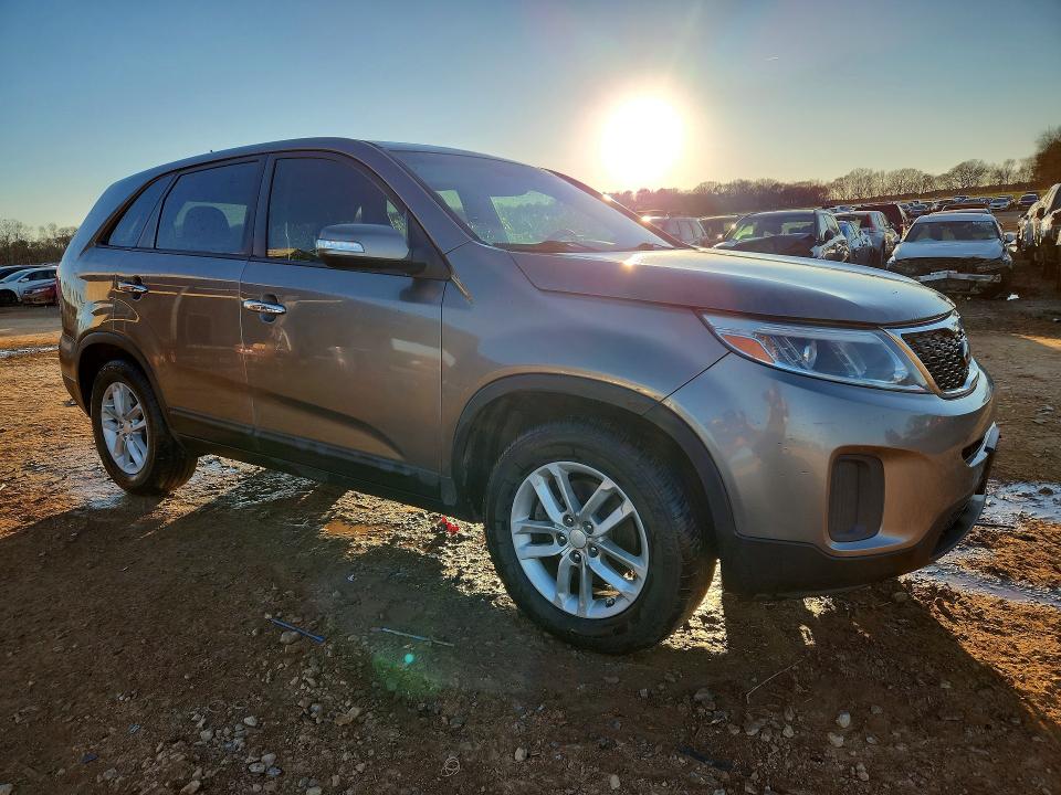 Photo 4 from auction – 2015 KIA SORENTO LX with VIN 5XYKT3A66FG659935