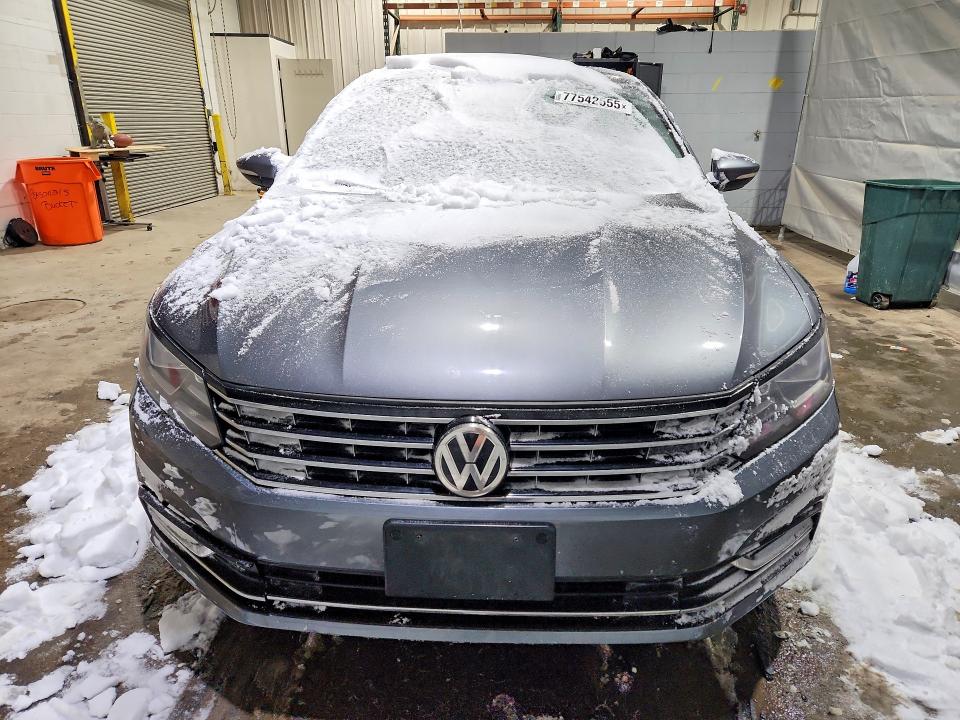 Photo 5 from auction – 2018 VOLKSWAGEN PASSAT with VIN 1VWBA7A35JC004467