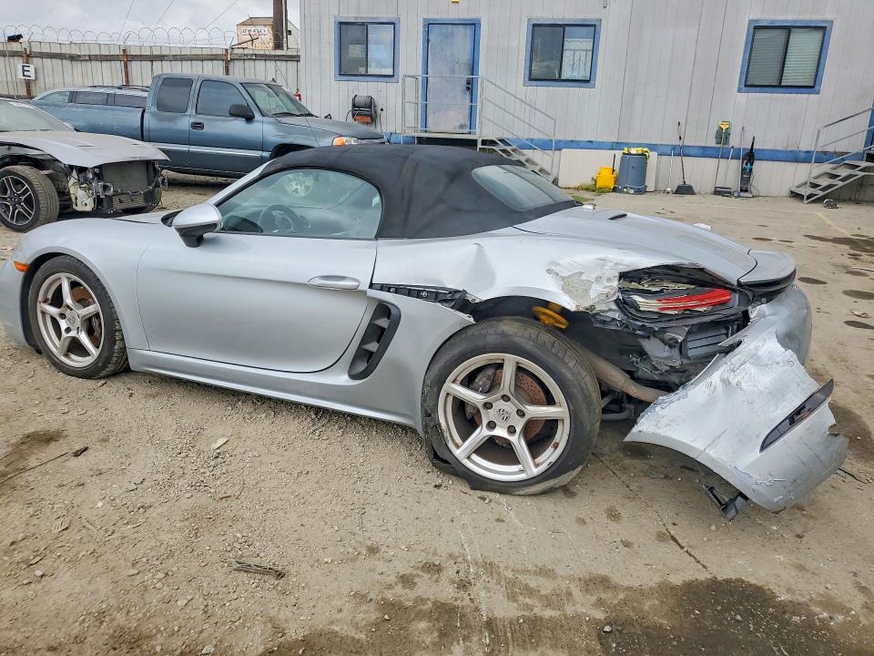 Photo 2 from auction – 2017 PORSCHE BOXSTER with VIN WP0CA2A80HS220216