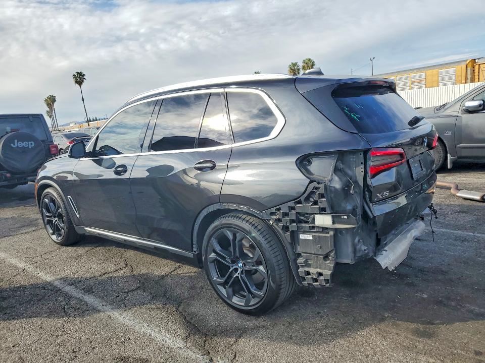 Photo 2 from auction – 2019 BMW X5 XDRIVE4 with VIN 5UXCR6C5XKLL63158