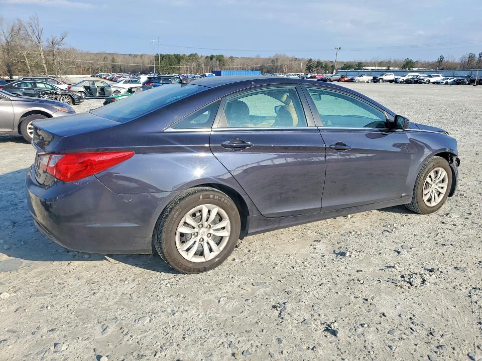 Photo 3 from auction – 2011 HYUNDAI SONATA with VIN 5NPEB4AC0BH112268