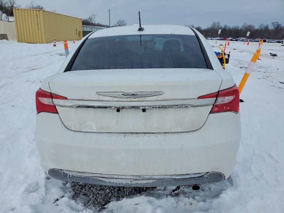 Photo 6 from auction – 2014 CHRYSLER 200 LX with VIN 1C3CCBAB4EN230624
