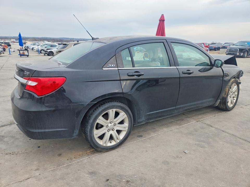 Photo 3 from auction – 2013 CHRYSLER 200 TOURIN with VIN 1C3CCBBB5DN554307