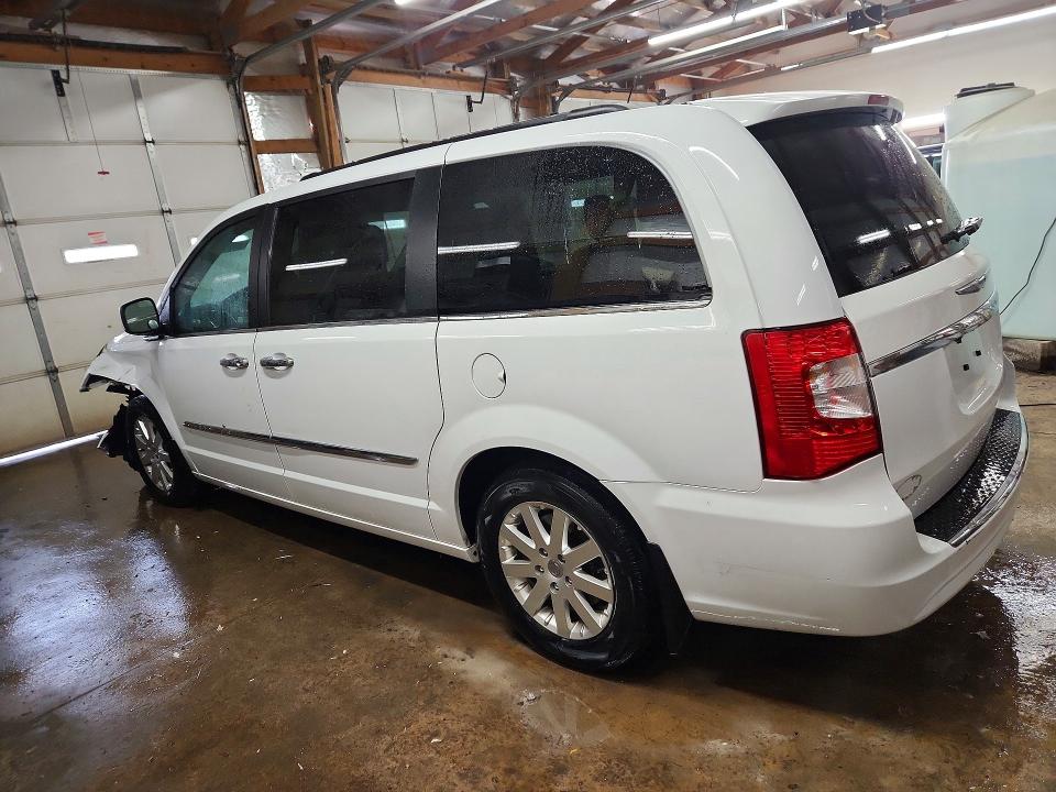 Photo 2 from auction – 2016 CHRYSLER TOWN & COU with VIN 2C4RC1BG6GR120092