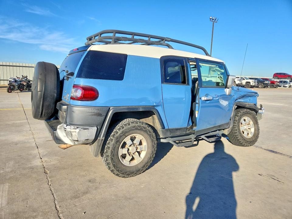 Photo 3 from auction – 2012 TOYOTA FJ CRUISER with VIN JTEBU4BF8CK125614