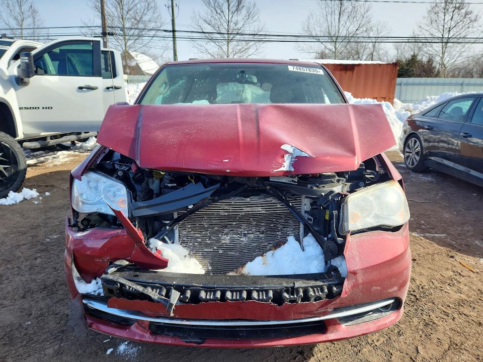 Photo 5 from auction – 2016 CHRYSLER TOWN & COU with VIN 2C4RC1BG3GR129882