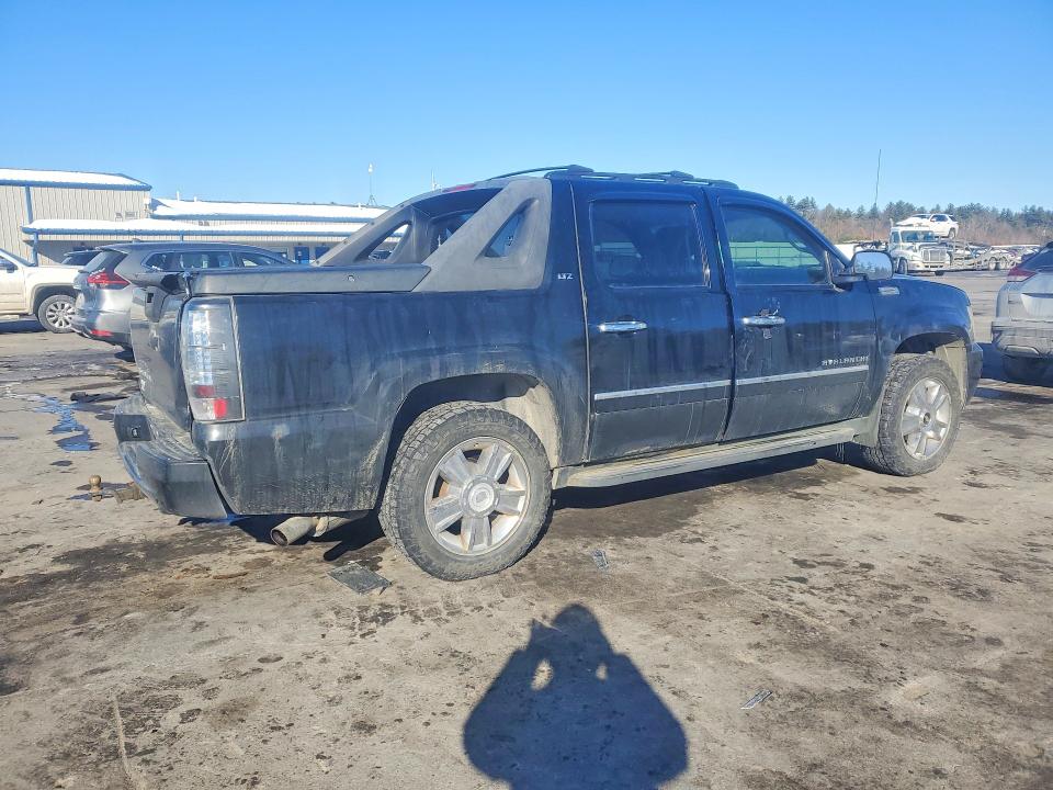 Photo 3 from auction – 2010 CHEVROLET AVALANCHE with VIN 3GNVKGE06AG104093