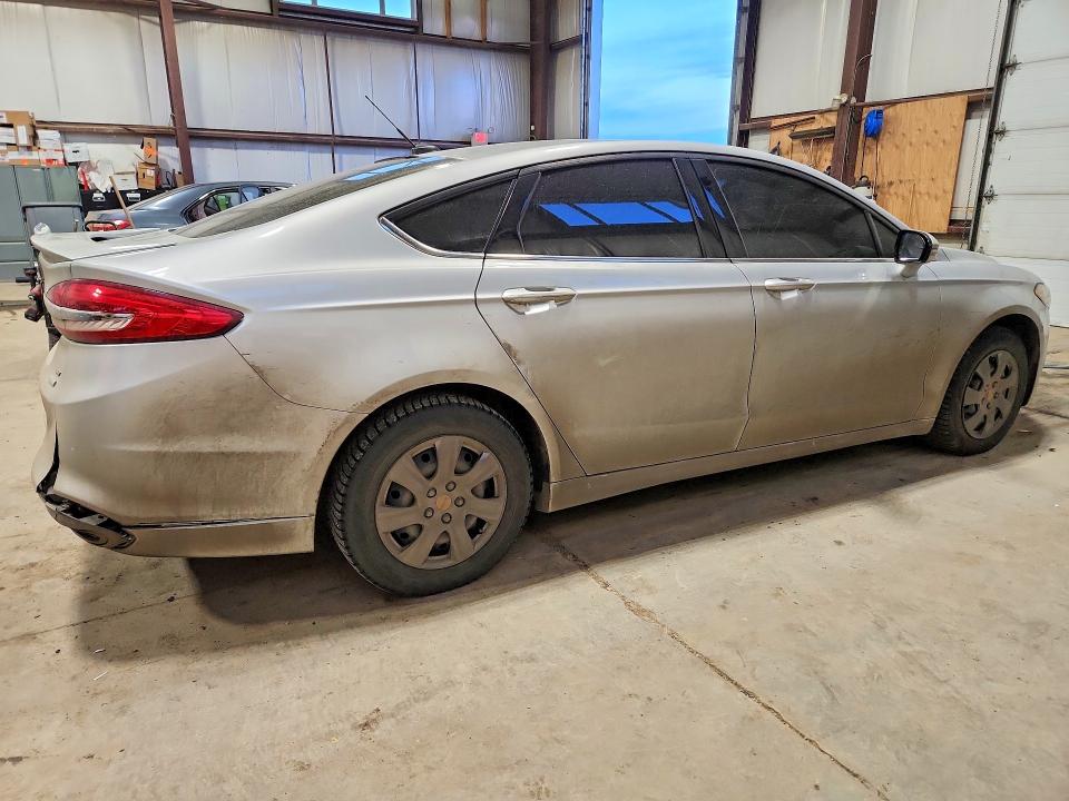Photo 3 from auction – 2017 FORD FUSION with VIN 3FA6P0H97HR160547