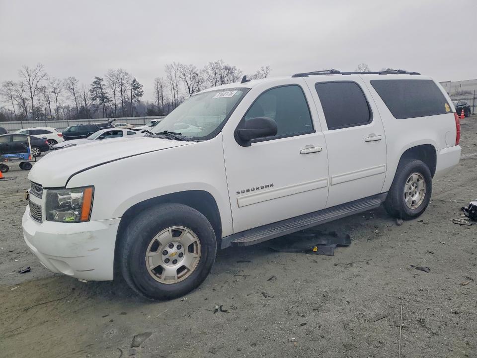 CHEVROLET SUBURBAN 2013 with VIN 1GNSCHE04DR334564 - Photo from auction