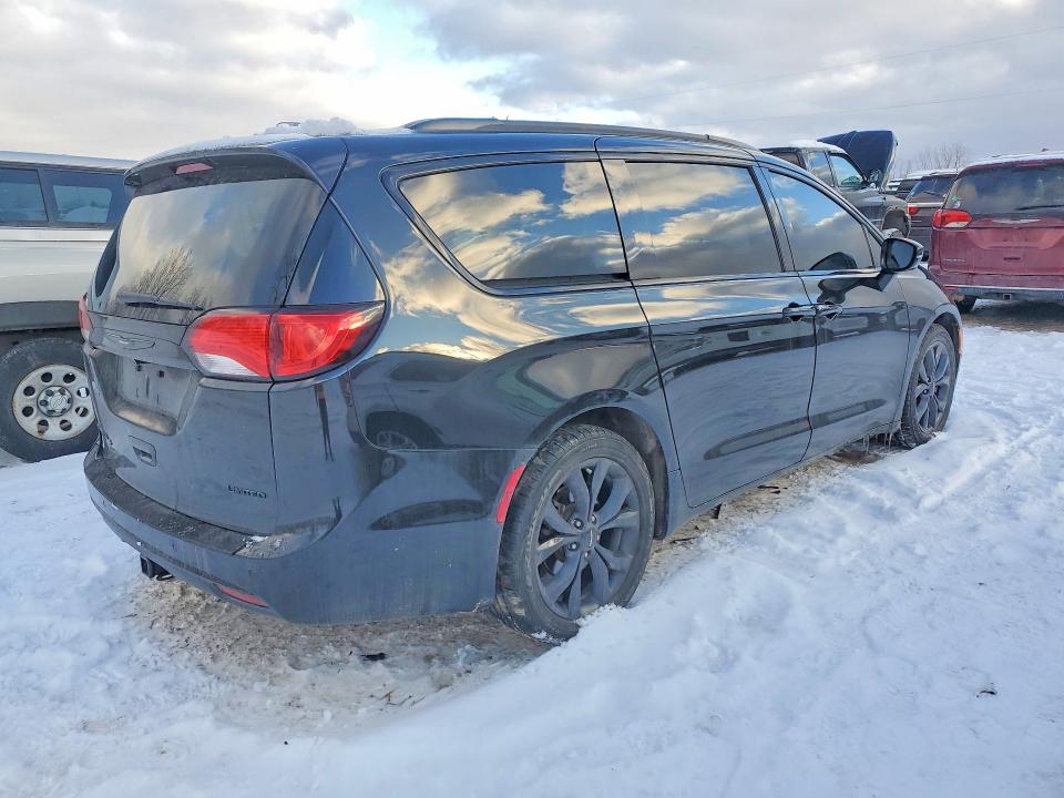 Photo 3 from auction – 2019 CHRYSLER PACIFICA with VIN 2C4RC1GGXKR657694