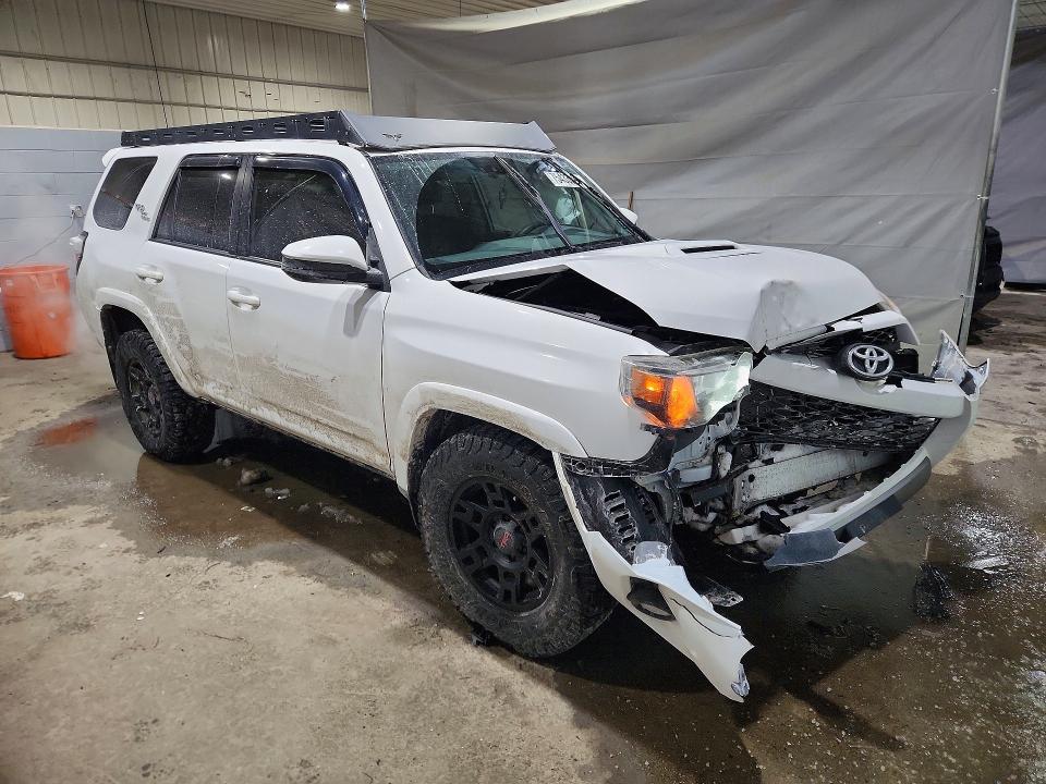 Photo 4 from auction – 2019 TOYOTA 4RUNNER SR with VIN JTEBU5JRXK5672317