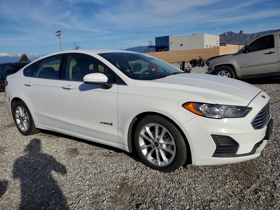 Photo 4 from auction – 2019 FORD FUSION with VIN 3FA6P0LU0KR174454