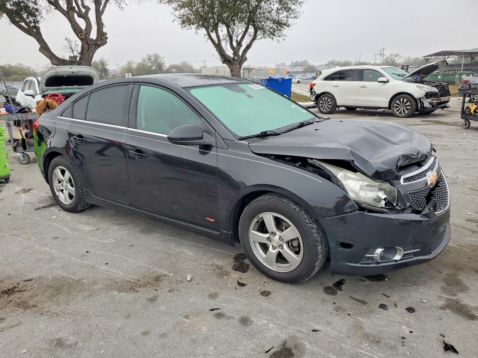 Photo 4 from auction – 2014 CHEVROLET CRUZE with VIN 1G1PC5SB9E7244559