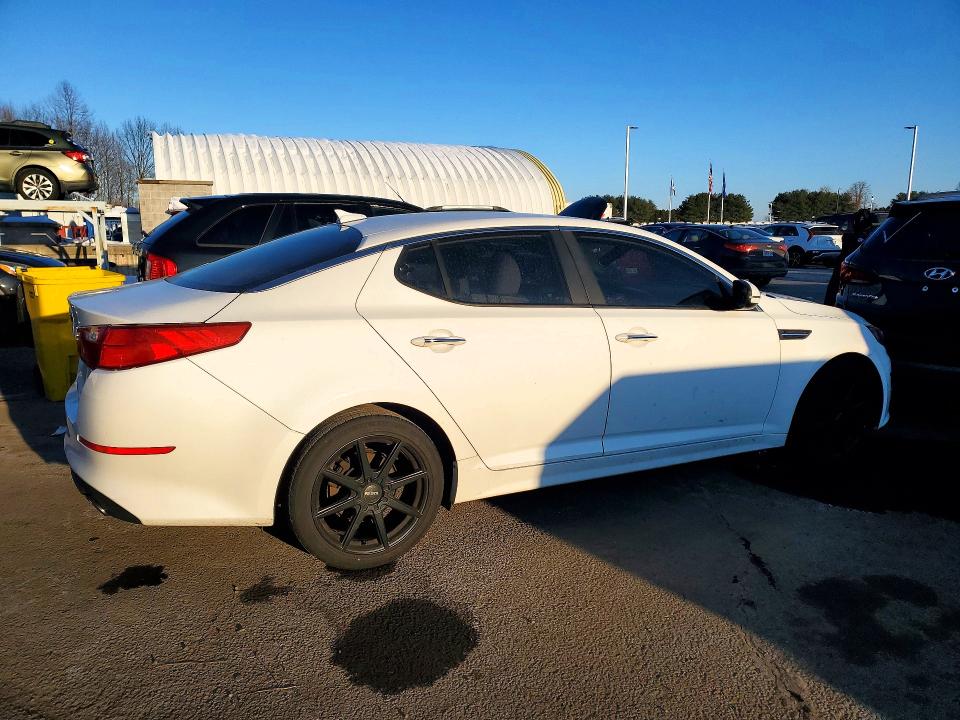 Photo 3 from auction – 2015 KIA OPTIMA with VIN KNAGM4A73F5571545