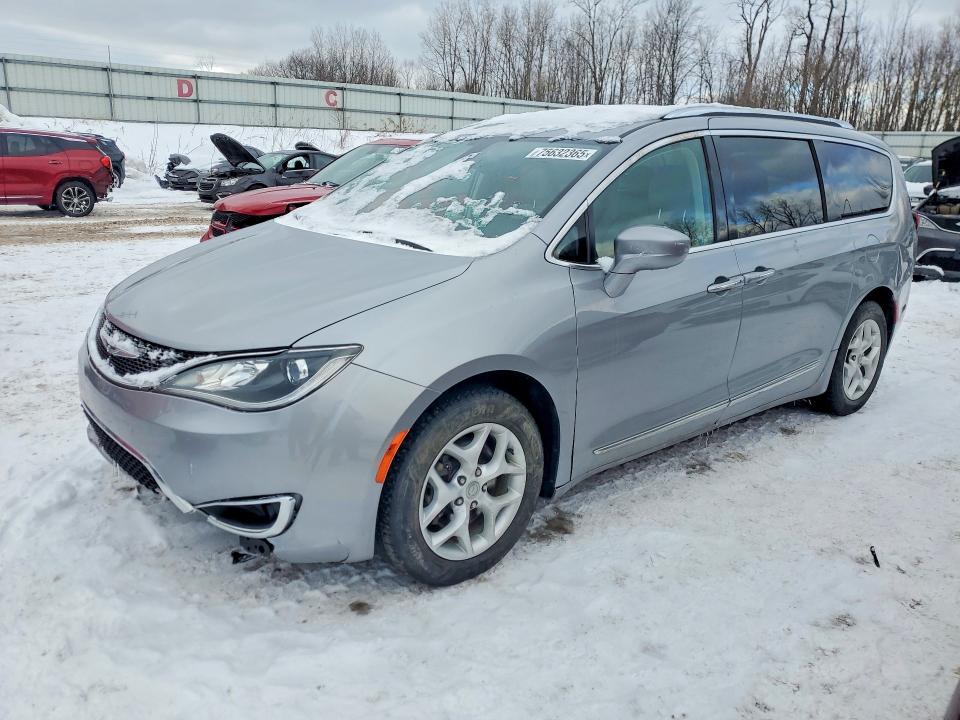 CHRYSLER PACIFICA T 2017 with VIN 2C4RC1EGXHR832781 - Photo from auction