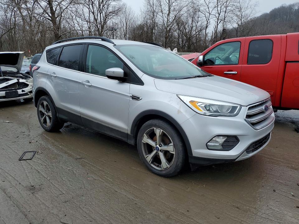 Photo 4 from auction – 2017 FORD ESCAPE with VIN 1FMCU0GD6HUA21901