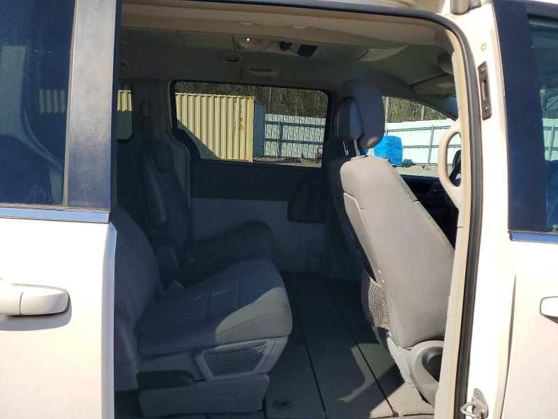 Photo 11 from auction – 2010 CHRYSLER TOWN & COU with VIN 2A4RR5D12AR414864