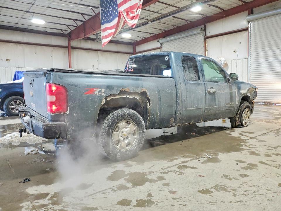 Photo 3 from auction – 2011 CHEVROLET SILVERADO with VIN 1GCRKSE31BZ210394