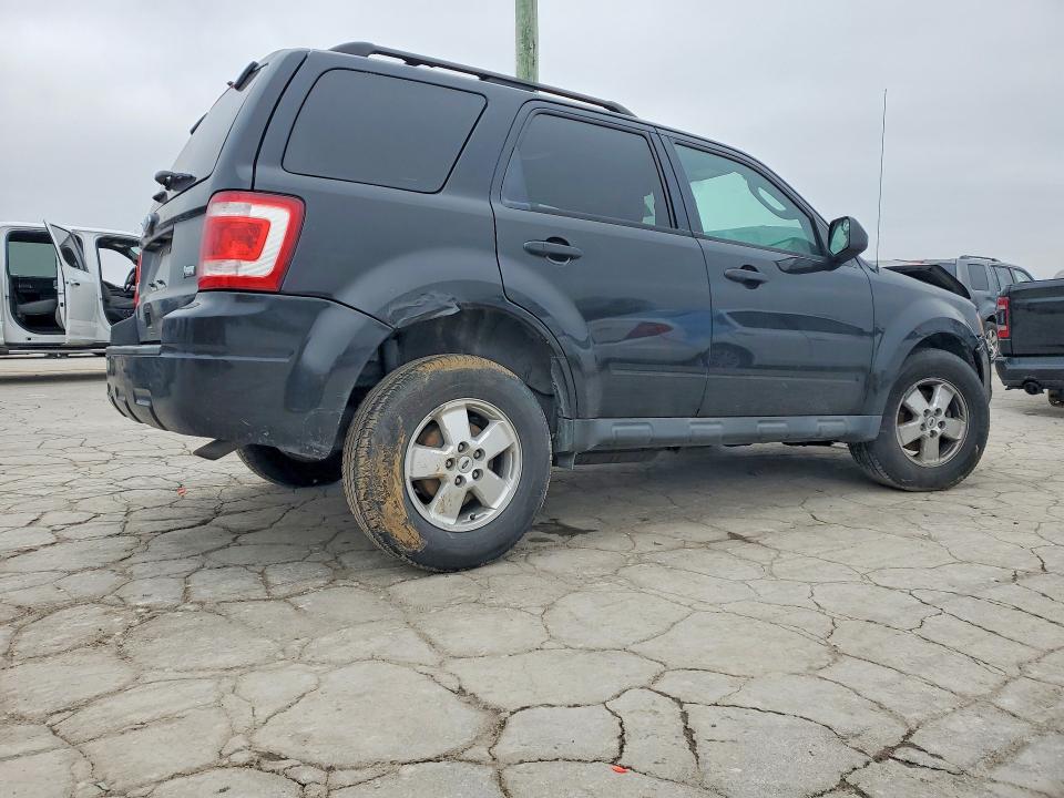 Photo 3 from auction – 2011 FORD ESCAPE XLT with VIN 1FMCU0DG6BKB89278