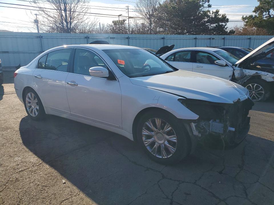 Photo 4 from auction – 2011 HYUNDAI GENESIS with VIN KMHGC4DE2BU138407