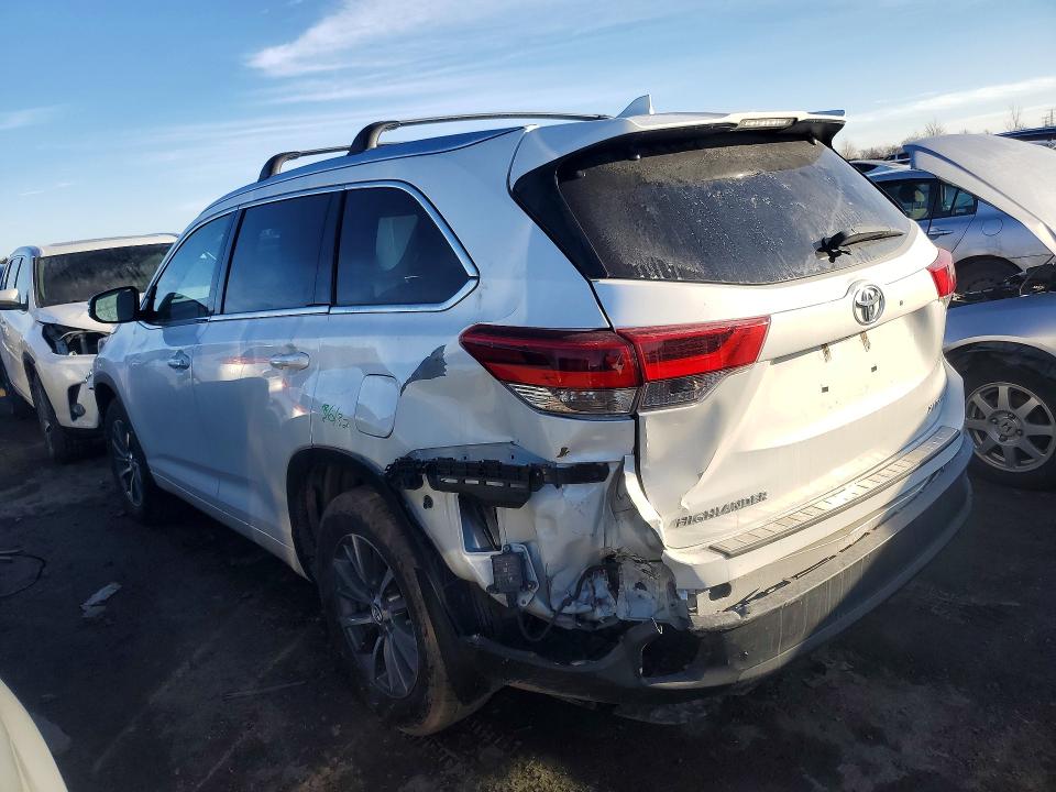 Photo 2 from auction – 2018 TOYOTA HIGHLANDER with VIN 5TDJZRFH6JS841055
