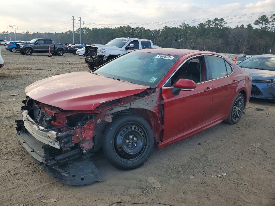 TOYOTA CAMRY 2022 with VIN 4T1T11AK2NU022559 - Photo from auction