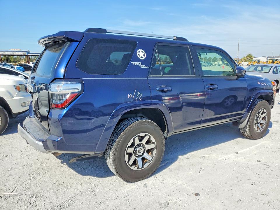 Photo 3 from auction – 2018 TOYOTA 4RUNNER SR with VIN JTEBU5JR7J5540100