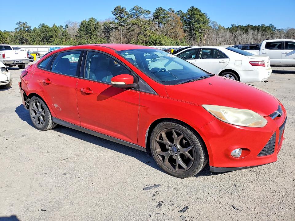 Photo 4 from auction – 2014 FORD FOCUS with VIN 1FADP3F21EL272933