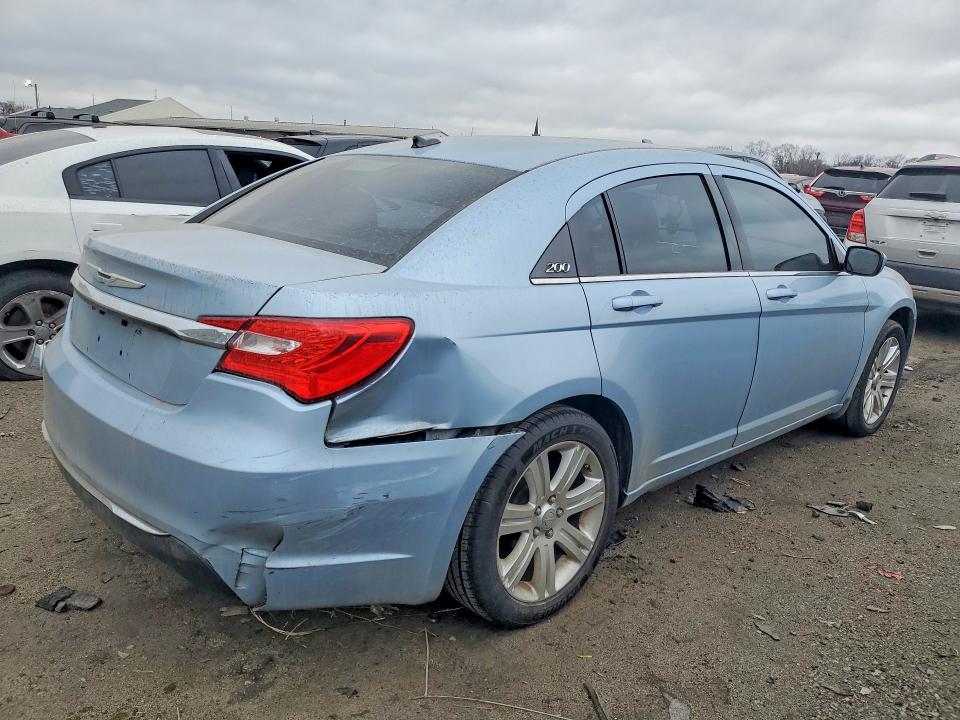 Photo 3 from auction – 2013 CHRYSLER 200 with VIN 1C3CCBAB8DN697852