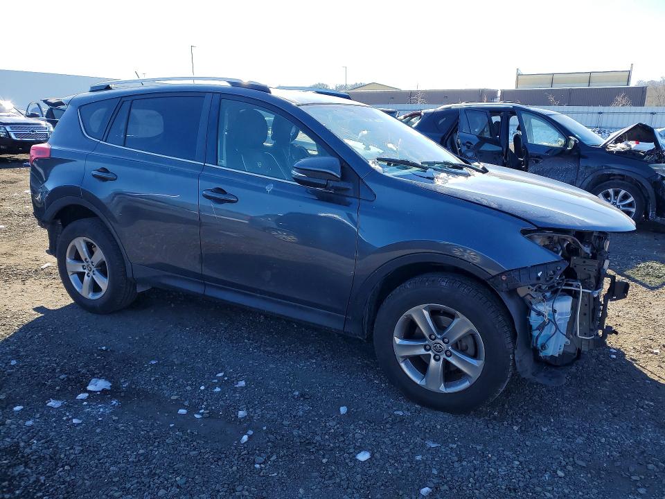Photo 4 from auction – 2015 TOYOTA RAV4 with VIN JTMRFREV4FD108542
