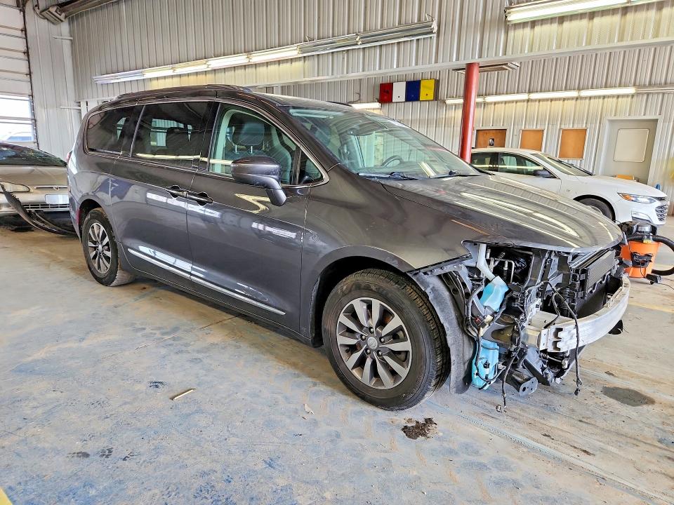 Photo 4 from auction – 2019 CHRYSLER PACIFICA with VIN 2C4RC1EG4KR629652