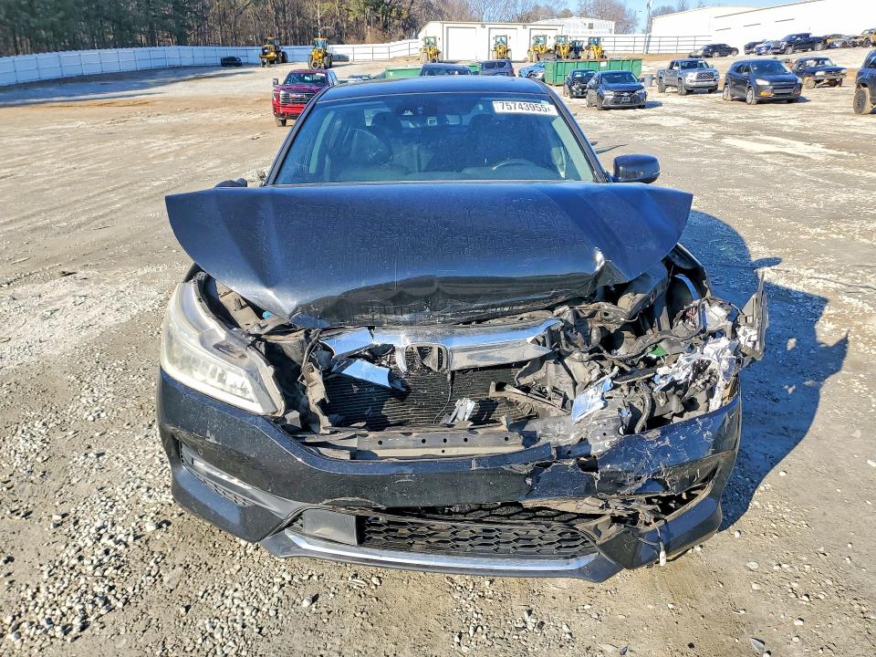 Photo 5 from auction – 2017 HONDA ACCORD with VIN 1HGCR3F95HA040639