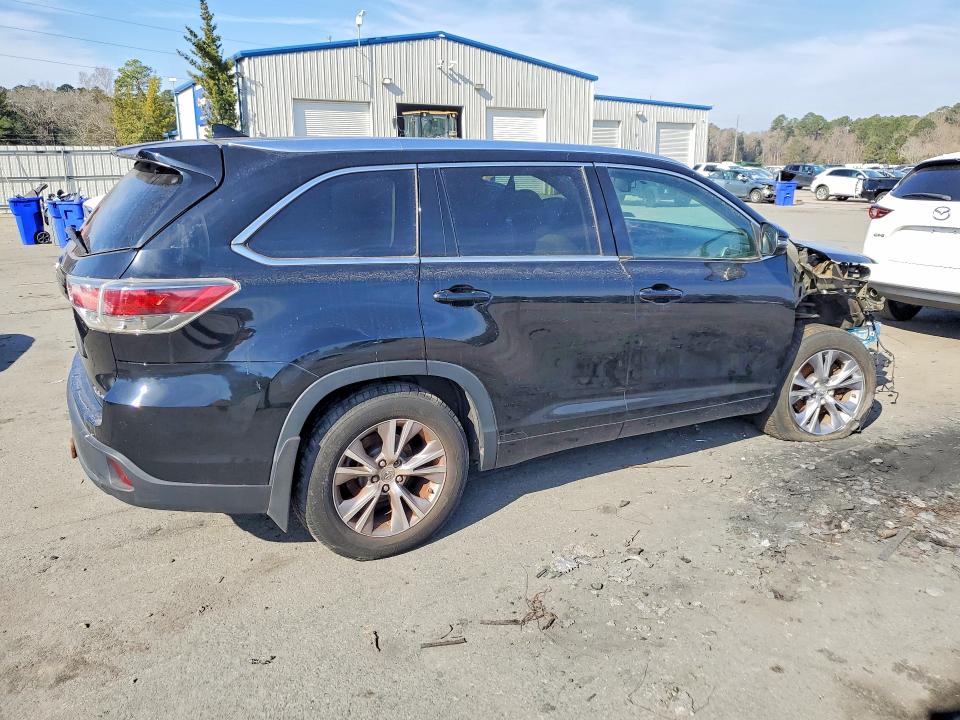 Photo 3 from auction – 2015 TOYOTA HIGHLANDER with VIN 5TDJKRFH7FS215221
