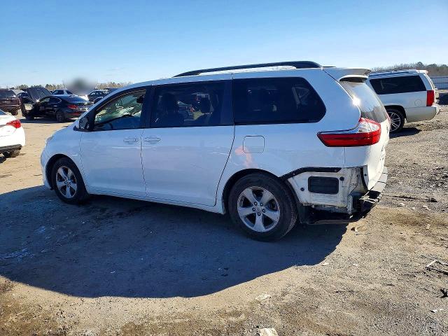 Photo 2 from auction – 2017 TOYOTA SIENNA with VIN 5TDKZ3DC8HS786966