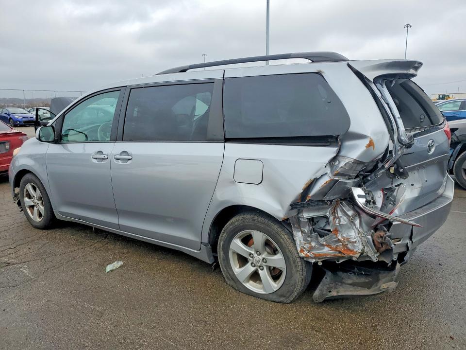 Photo 2 from auction – 2012 TOYOTA SIENNA with VIN 5TDKK3DC7CS202649
