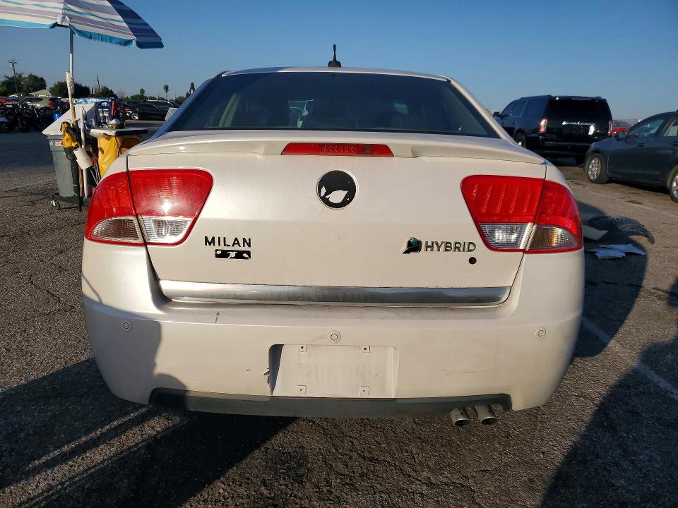 Photo 6 from auction – 2010 MERCURY MILAN with VIN 3MEDM0L38AR636905