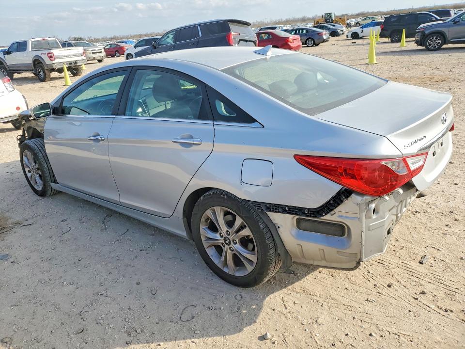 Photo 2 from auction – 2011 HYUNDAI SONATA SE with VIN 5NPEC4AC7BH139044