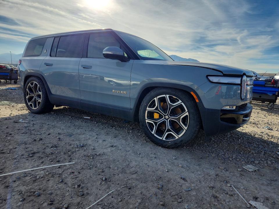 Photo 4 from auction – 2022 RIVIAN R1S LAUNCH with VIN 7PDSGABL1NN002845