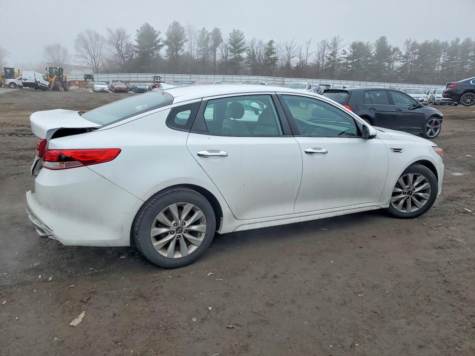 Photo 3 from auction – 2018 KIA OPTIMA with VIN 5XXGT4L34JG254037