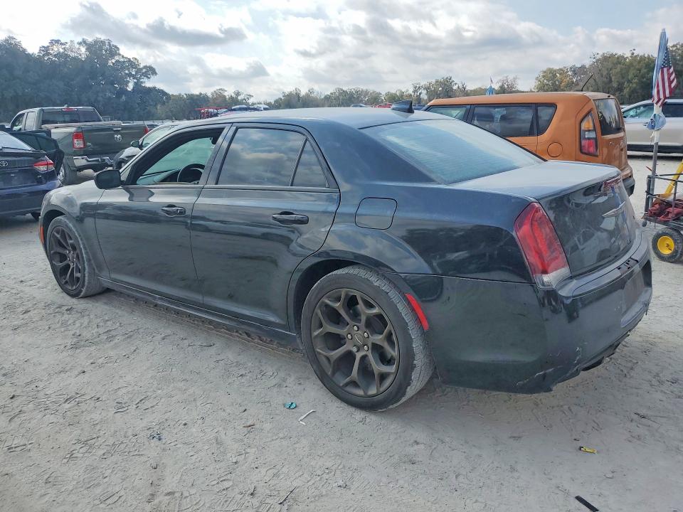 Photo 2 from auction – 2016 CHRYSLER 300 S with VIN 2C3CCABG4GH358202