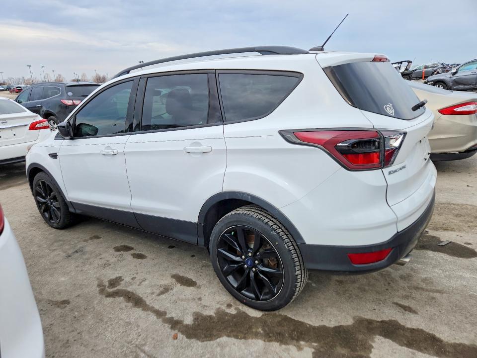 Photo 2 from auction – 2017 FORD ESCAPE with VIN 1FMCU0GD5HUA14003