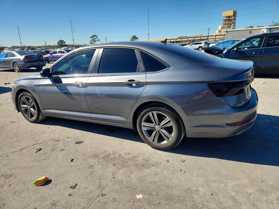 Photo 2 from auction – 2020 VOLKSWAGEN JETTA with VIN 3VWCB7BUXLM042528