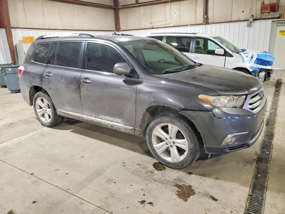 Photo 4 from auction – 2013 TOYOTA HIGHLANDER with VIN 5TDDK3EH8DS209288