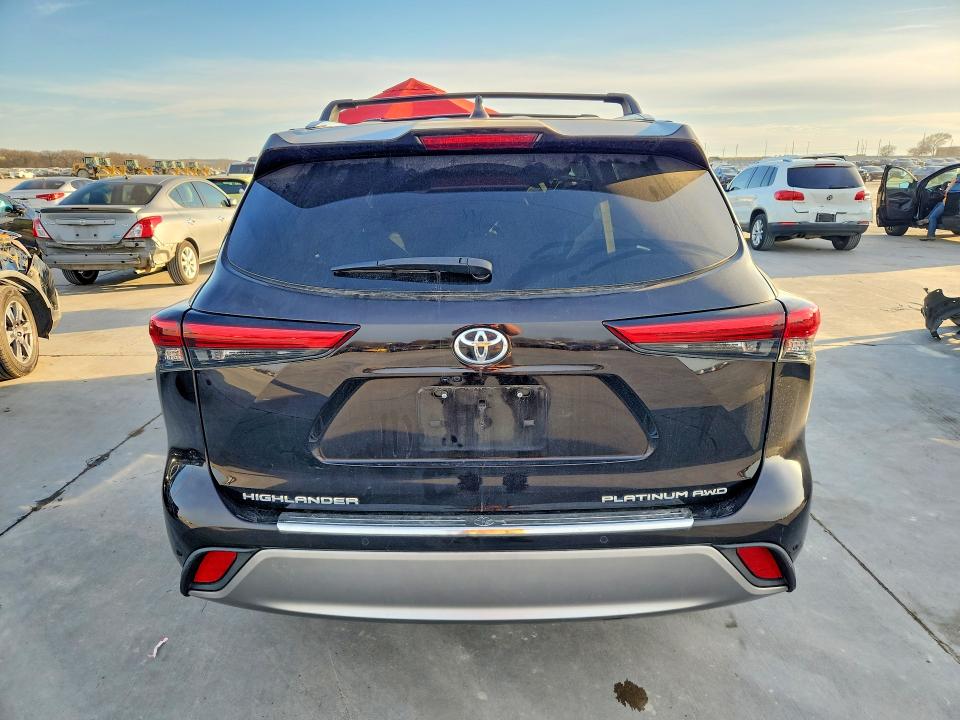 Photo 6 from auction – 2021 TOYOTA HIGHLANDER with VIN 5TDFZRBH1MS109903