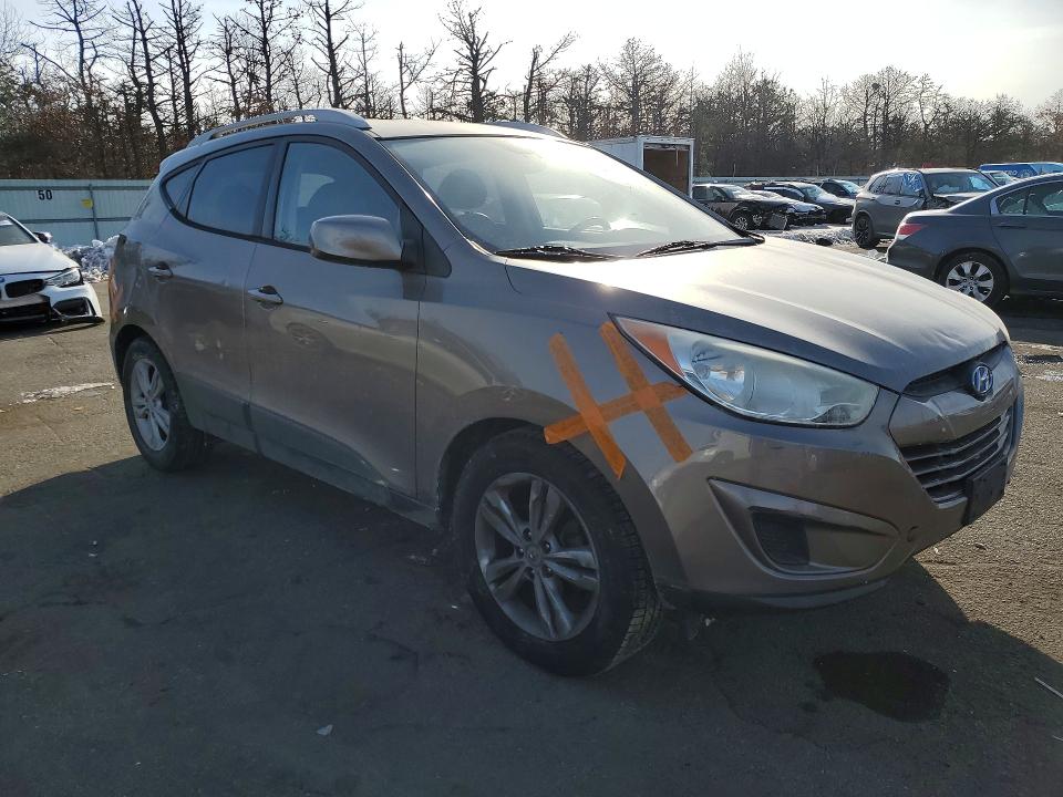 Photo 4 from auction – 2011 HYUNDAI TUCSON with VIN KM8JU3AC0BU198069