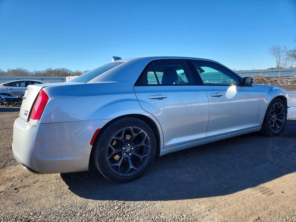 Photo 3 from auction – 2019 CHRYSLER 300 with VIN 2C3CCAAG2KH711059