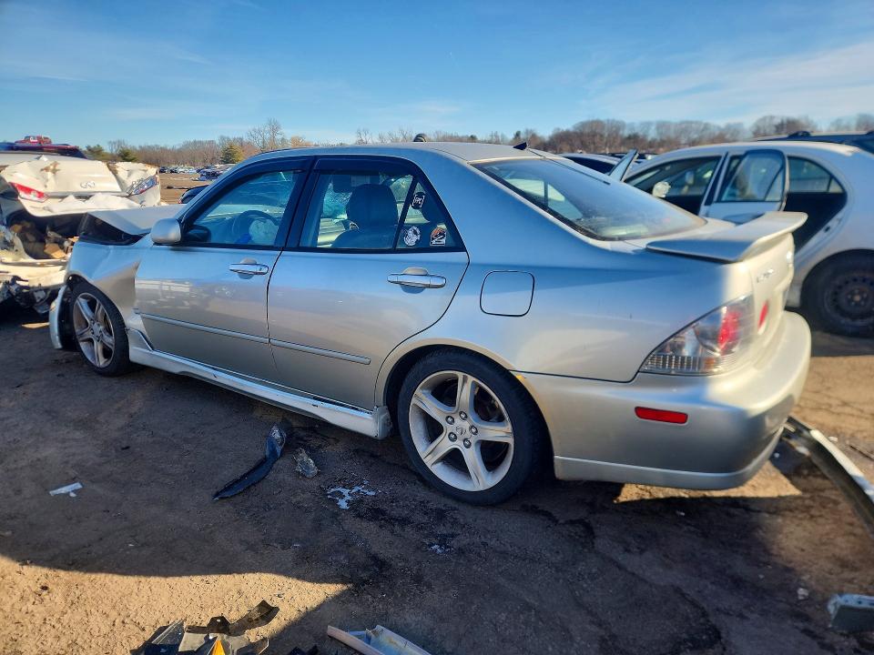 Photo 2 from auction – 2001 LEXUS IS with VIN JTHBD182210004527